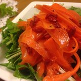 水菜と人参の自家製ドレッシングサラダ
